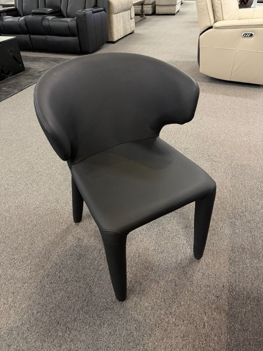 Xenia 2700 with 8x Boris Black Dining Chairs