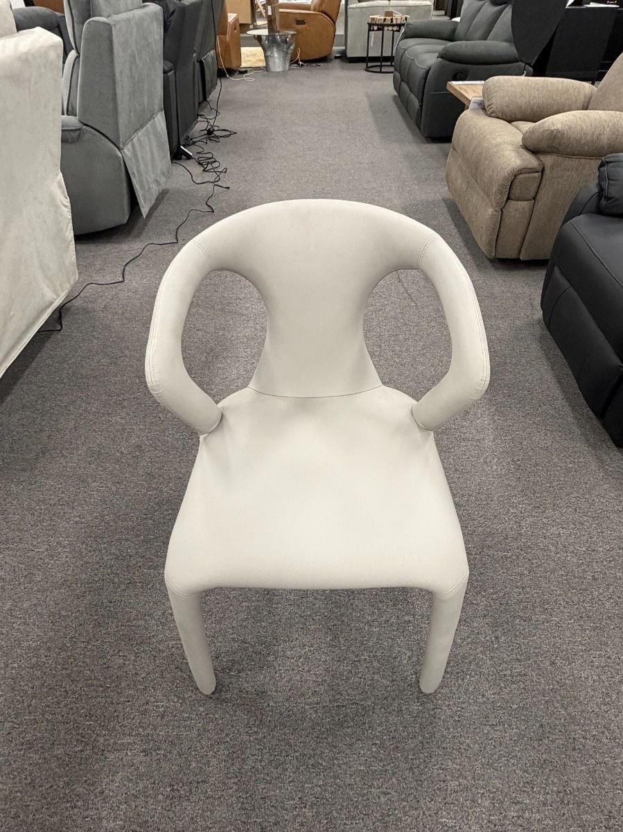 Paris 2250 with 6x Diego Dining Chairs