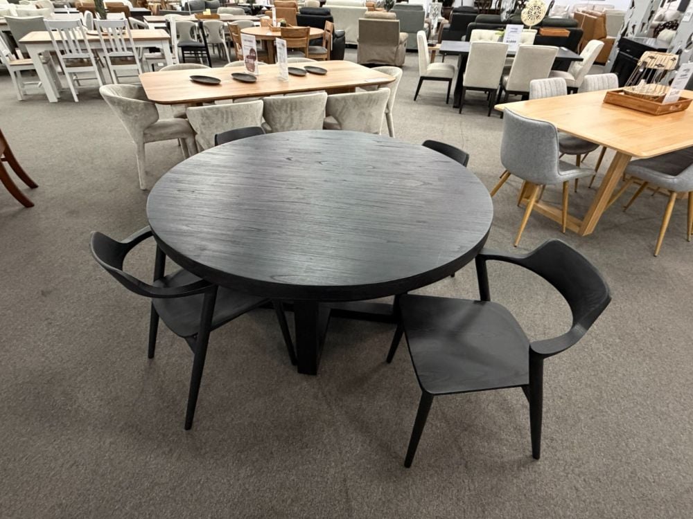 Jensen Round Dining With Hiro Dining Chairs 