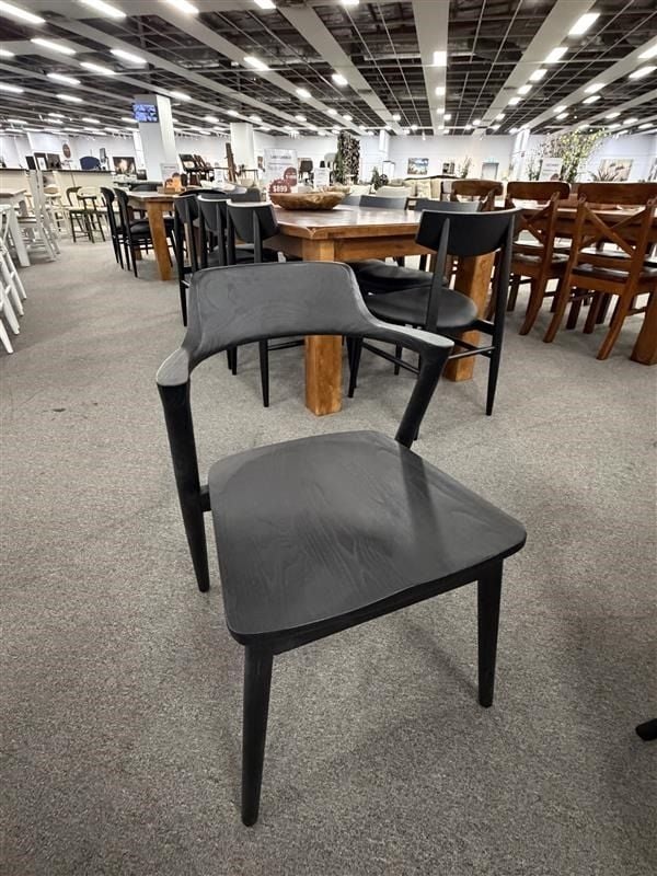 Jensen Round Dining With Hiro Dining Chairs 