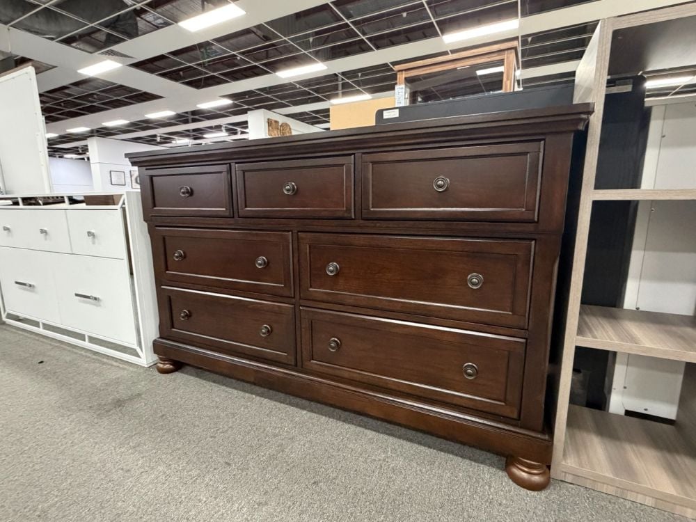 Porter Dresser (damaged)