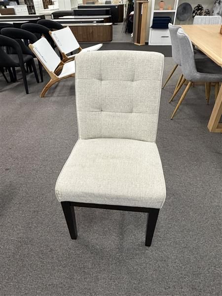 Clearance - Grange Dining Table + 6 Grange Carver Chairs