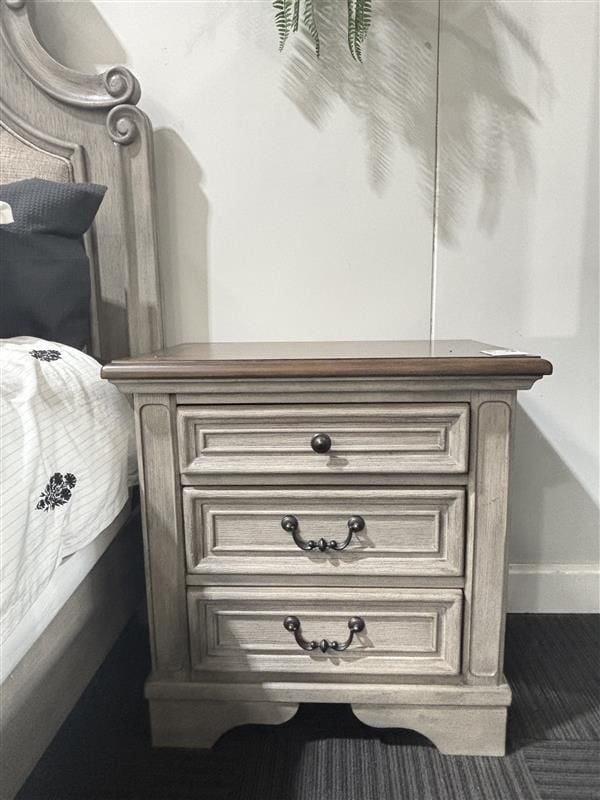 Limited Stock - Lodenbay King Bedroom Suite With Dressing Table Base & Mirror