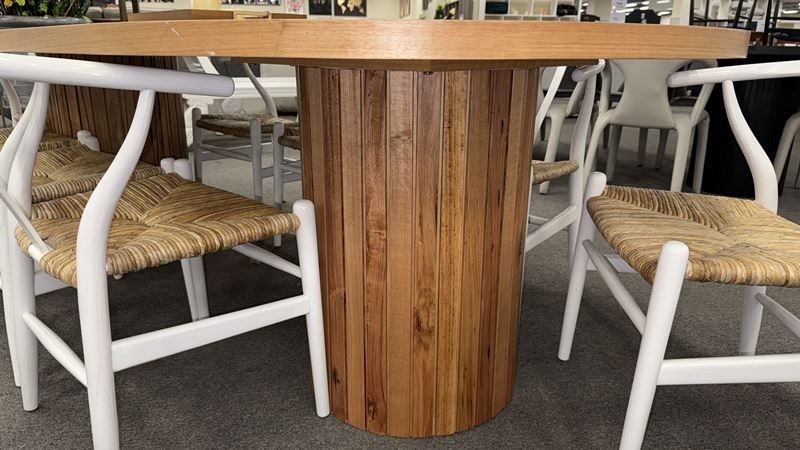 Clearance - Ripple Messamate 2700 Dining Table & 8 Wishbone Dining Chairs