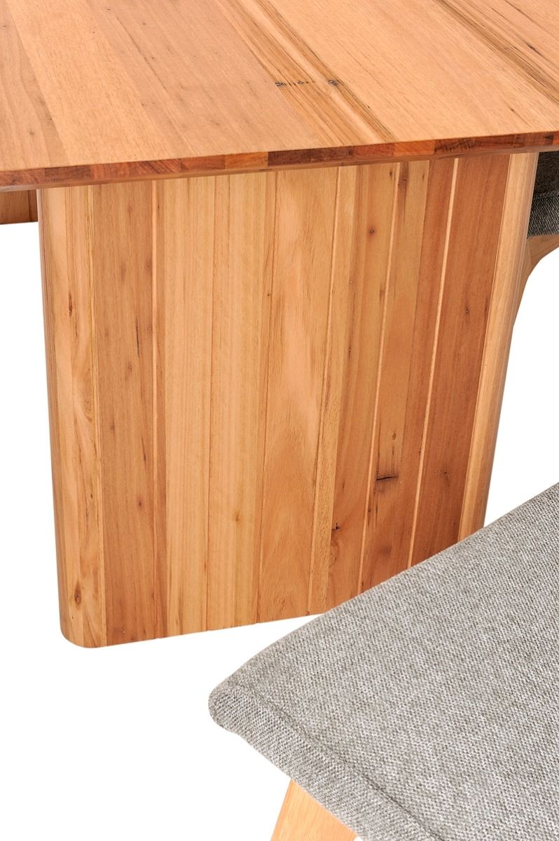 Minto 1900 Dining Table